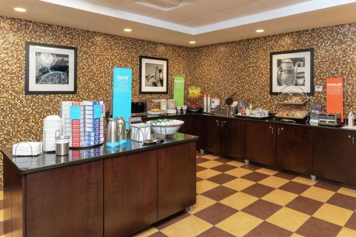 hampton inn and suites cleveland airport middleburg heights