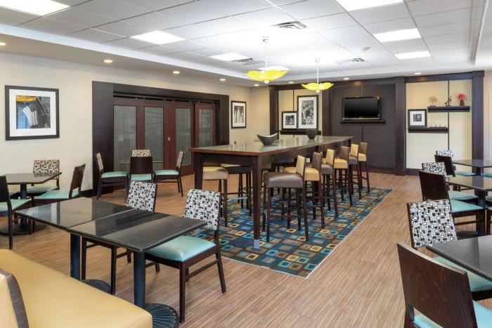 hampton inn and suites cleveland airport middleburg heights