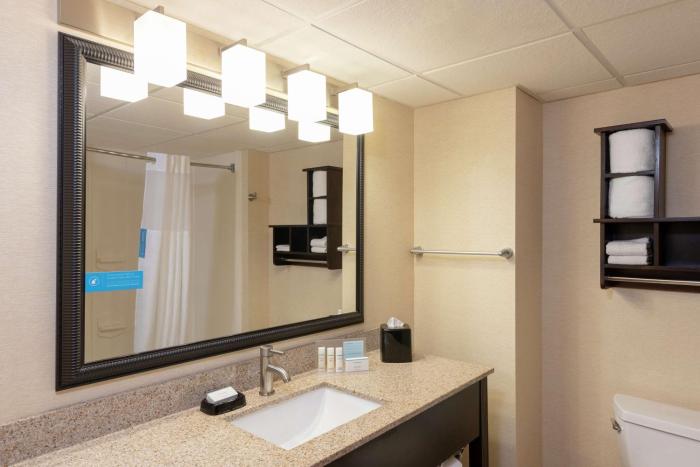 hampton inn and suites cleveland airport middleburg heights