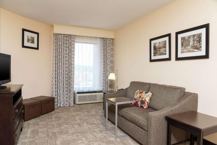 hampton inn and suites cleveland airport middleburg heights