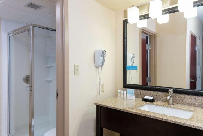 hampton inn and suites cleveland airport middleburg heights