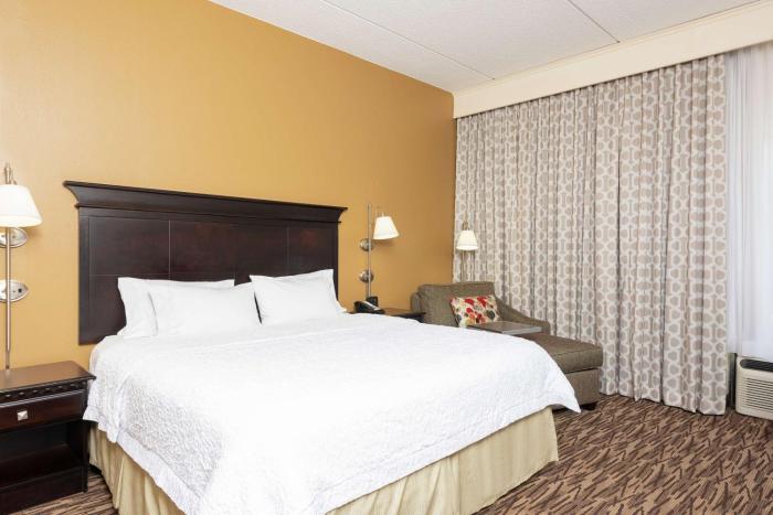 hampton inn and suites cleveland airport middleburg heights