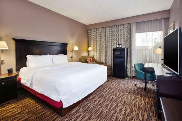 hampton inn and suites cleveland airport middleburg heights