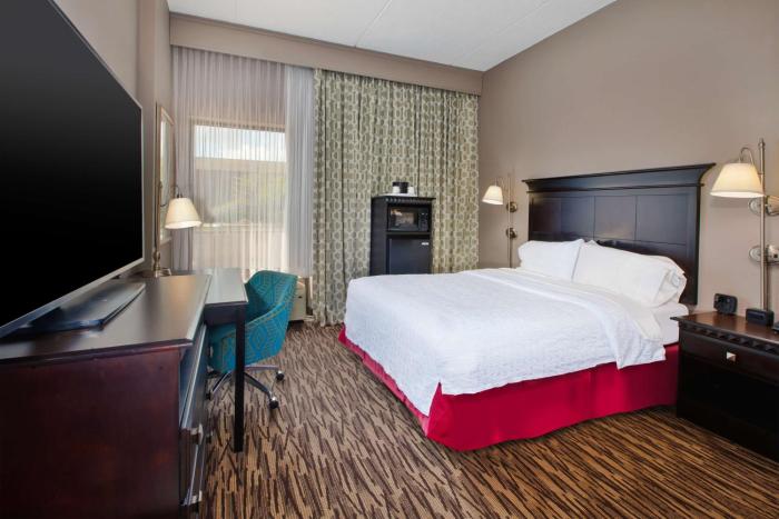 hampton inn and suites cleveland airport middleburg heights