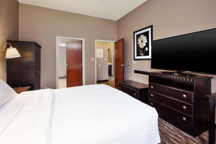 hampton inn and suites cleveland airport middleburg heights