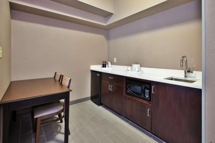 hampton inn and suites cleveland airport middleburg heights