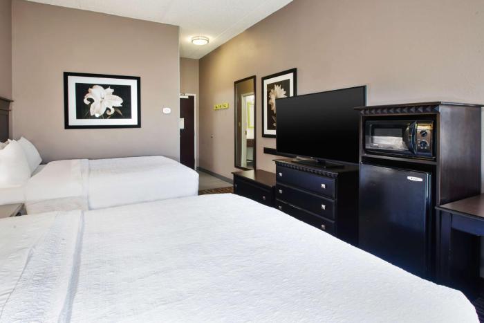 hampton inn and suites cleveland airport middleburg heights