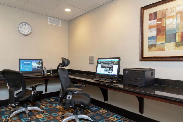 hampton inn and suites cleveland airport middleburg heights