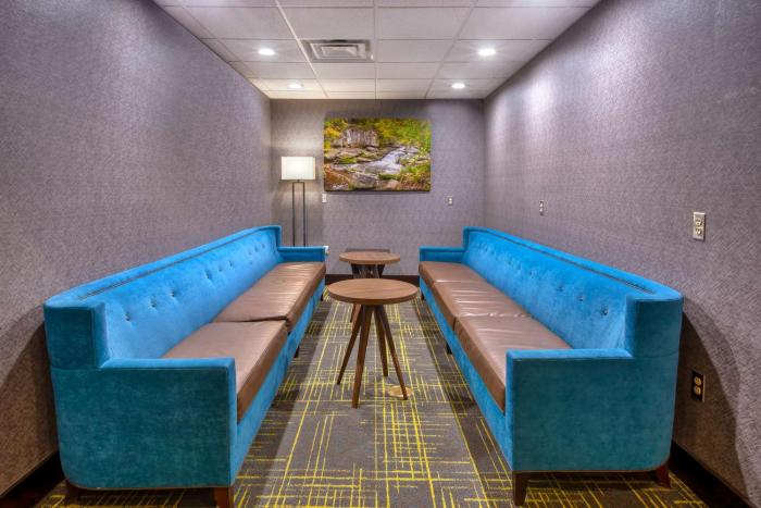 hampton inn and suites cleveland airport middleburg heights