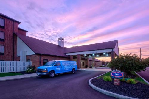 hampton inn and suites cleveland airport middleburg heights