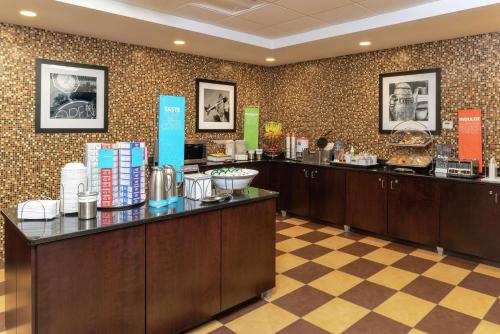 hampton inn and suites cleveland airport middleburg heights