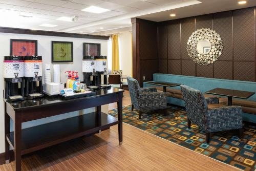 hampton inn and suites cleveland airport middleburg heights