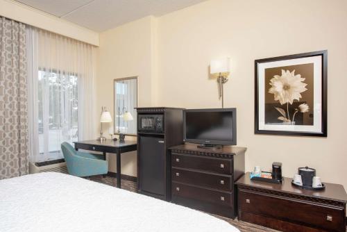 hampton inn and suites cleveland airport middleburg heights