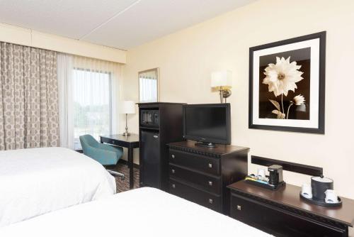 hampton inn and suites cleveland airport middleburg heights