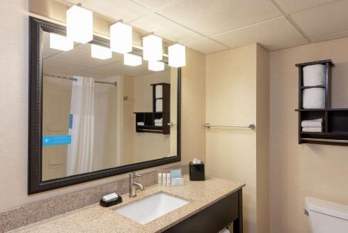 hampton inn and suites cleveland airport middleburg heights