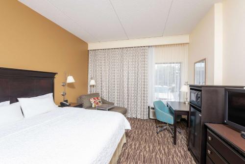 hampton inn and suites cleveland airport middleburg heights