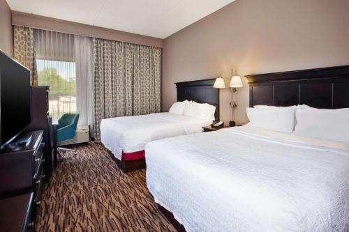 hampton inn and suites cleveland airport middleburg heights