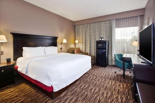 hampton inn and suites cleveland airport middleburg heights
