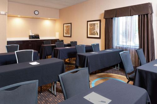 hampton inn and suites cleveland airport middleburg heights