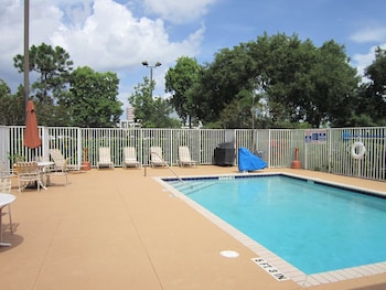Extended Stay Deluxe Fld-Cypress Creek,Near Fort Lauderdale Stadium,3 star