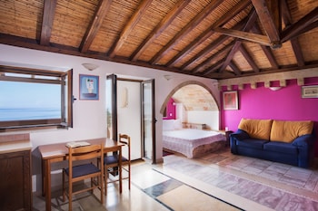 Aktaion Hotel,Monemvasia>>Kalamata,1 star