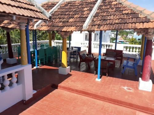 holi wood guesthouse