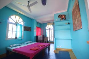 holi wood guesthouse