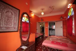 holi wood guesthouse
