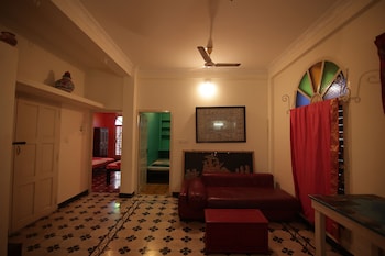 holi wood guesthouse
