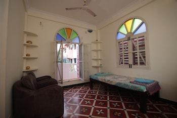 holi wood guesthouse
