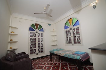 holi wood guesthouse