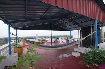 holi wood guesthouse