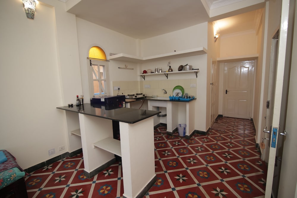 holi wood guesthouse