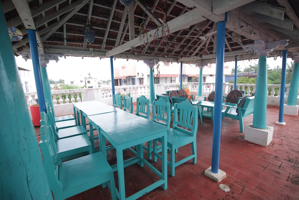 holi wood guesthouse