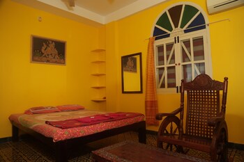 holi wood guesthouse