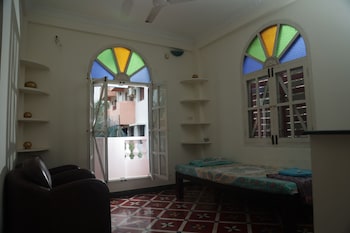 holi wood guesthouse