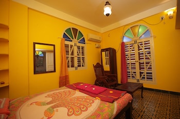 holi wood guesthouse