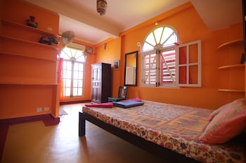 holi wood guesthouse