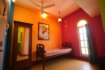 holi wood guesthouse