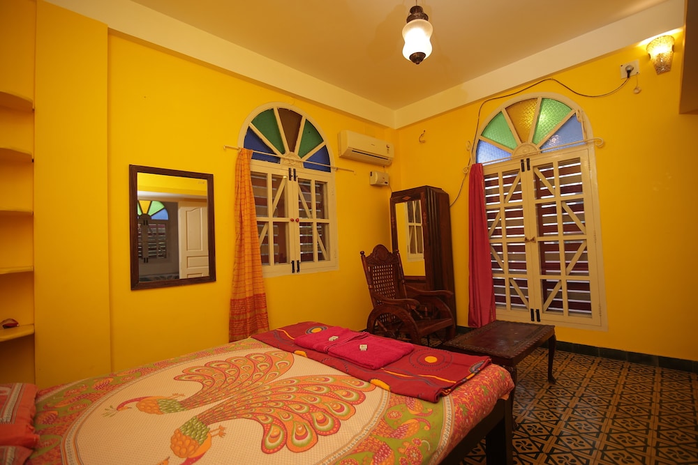 holi wood guesthouse