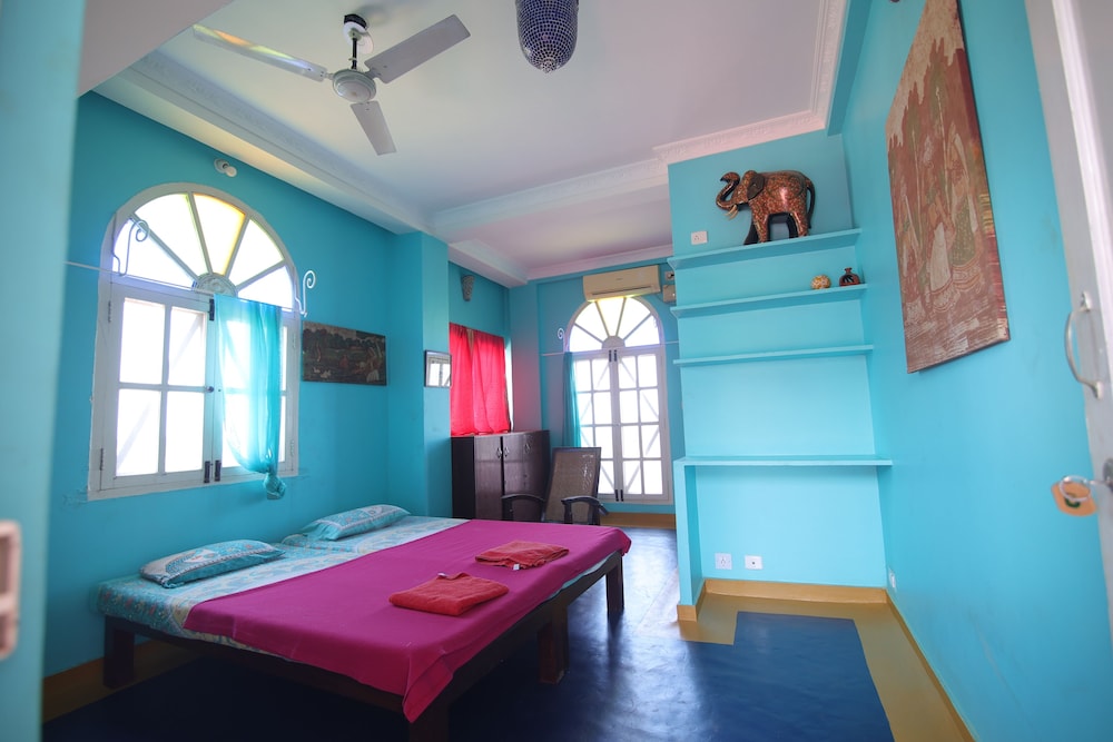 holi wood guesthouse