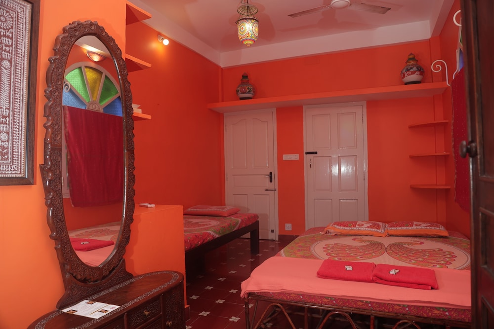 holi wood guesthouse
