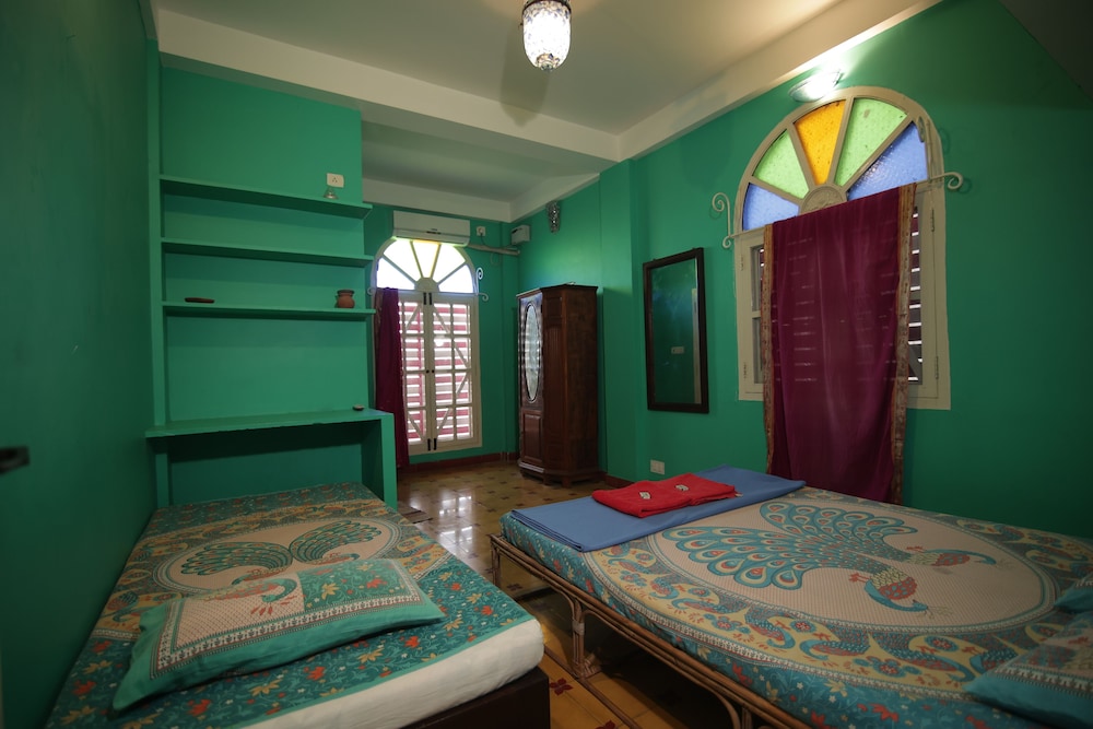 holi wood guesthouse