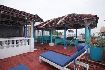 holi wood guesthouse