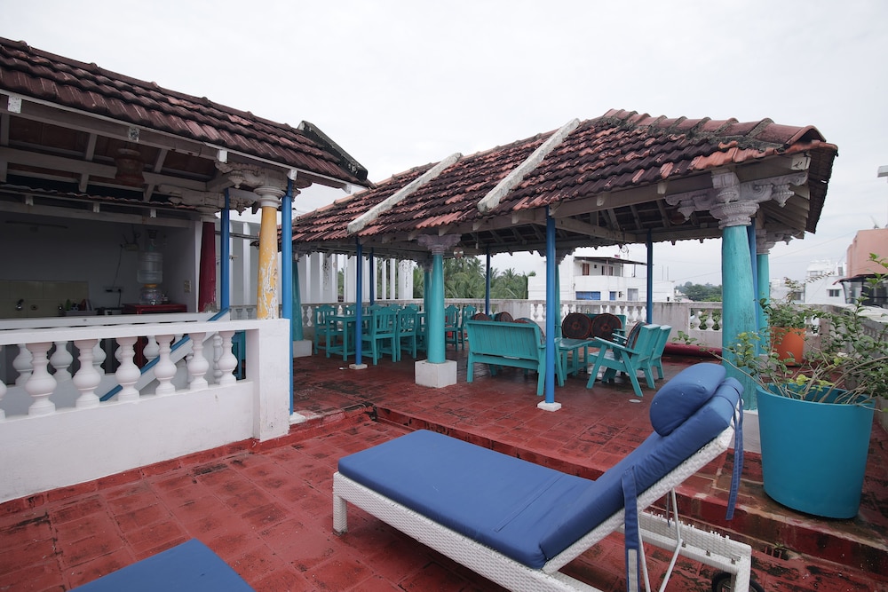 holi wood guesthouse