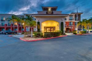 holiday inn express and suites lake elsinore by ihg