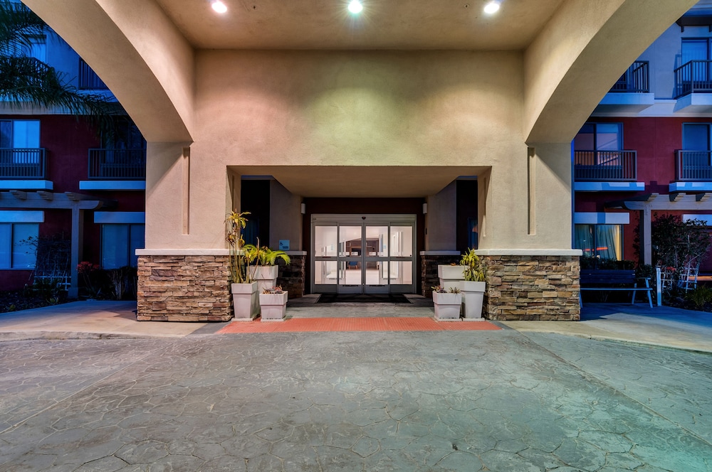 holiday inn express and suites lake elsinore by ihg