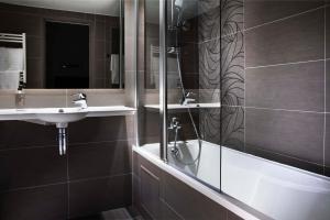hotel eiffel saint charles
