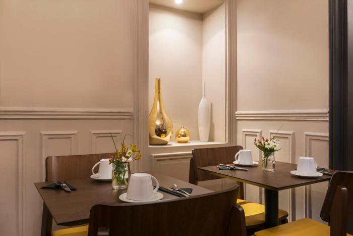 hotel de la porte doree