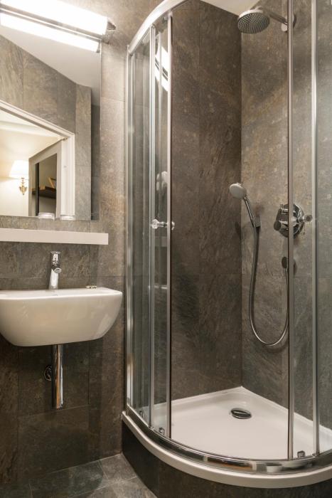 hotel de la porte doree